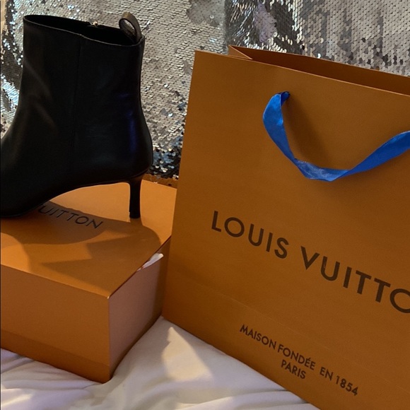 Louis Vuitton black boots - Picture 3 of 11